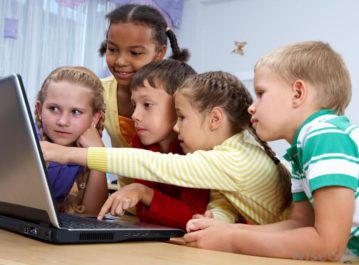 kids-around-a-computer